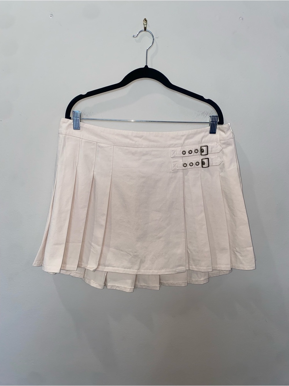 dELiA*s Y2K Preppy Khaki Pleated Mini Skirt with Buckle Detail